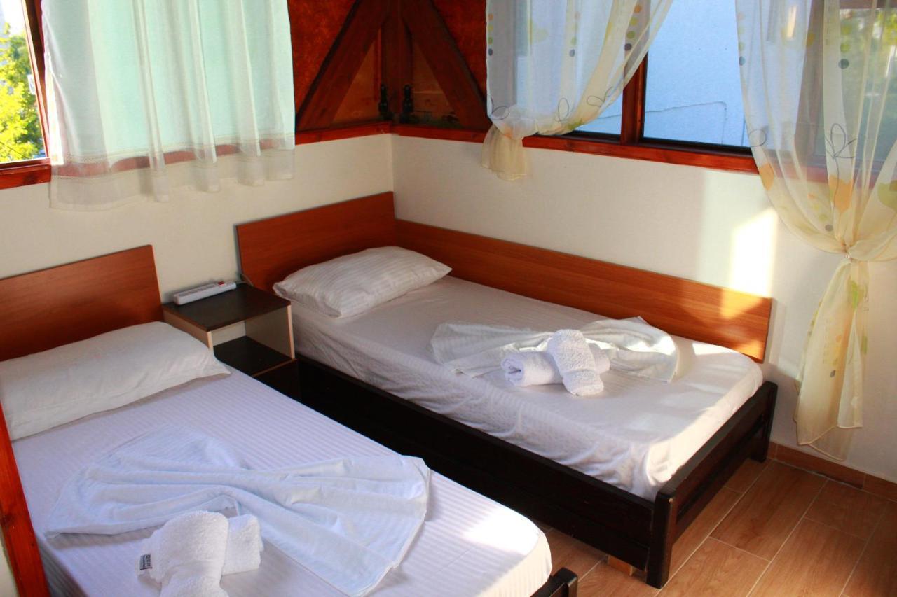Bed and Breakfast 2 Kitarat Bb Vlorë Exterior foto
